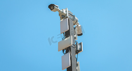 巴塞罗那、斯帕塔塔上的监控摄像头和 GSM 天线