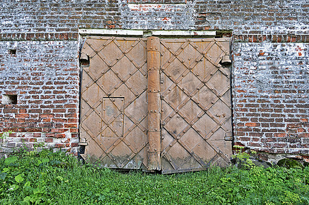 老铁门在古老俄国修道院里