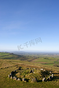 爱尔兰 Loughcrew Cairn T 的石圈