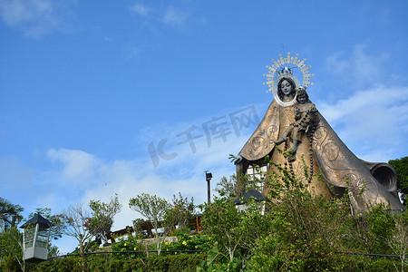 菲律宾黎刹塔奈的罗萨里奥女王雕像正面