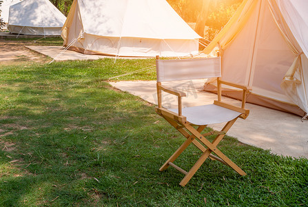 户外远足森林中的露营野餐帐篷露营地。