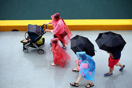 雨中行走