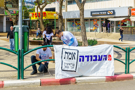 战天摄影照片_以色列 2019 年大选前 4 天，海法的政治活动家