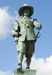奥利弗克伦威尔雕像