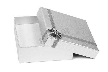 孤立在白色背景上的银色装饰礼物盒