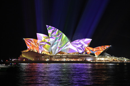 活力几何摄影照片_悉尼歌剧院充满活力的几何色彩