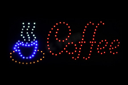 咖啡店标志 LED 散景灯在深色背景上，咖啡店标志灯标牌散景点五颜六色，标志字咖啡杯霓虹灯符号在黑色背景上
