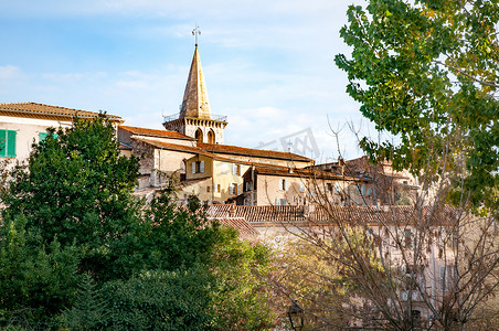 开业大吉金字摄影照片_法国布里尼奥勒的圣索沃尔教堂