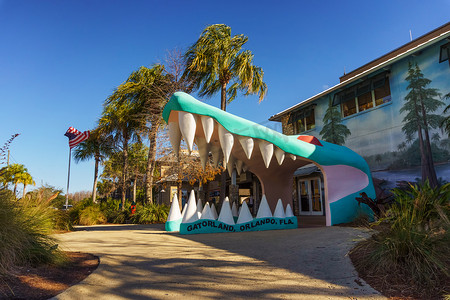 佛罗里达州奥兰多 Gatorland 主题公园入口处的大鳄鱼头