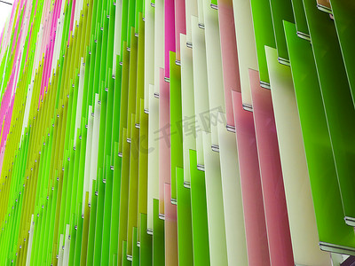 装饰斜线摄影照片_亚克力塑料板室内斜线和颜色苹果绿