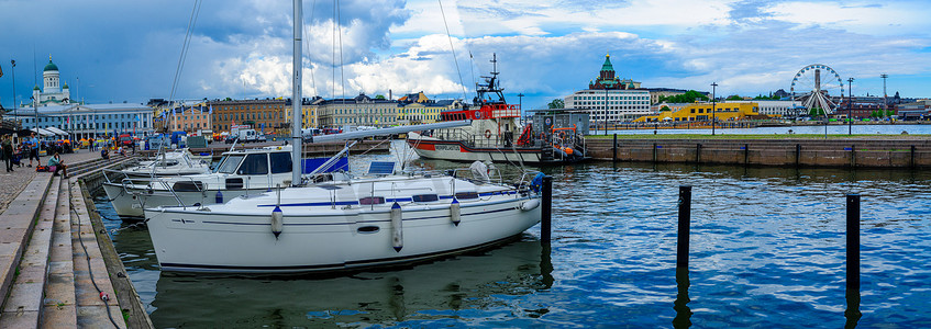 赫尔辛基教堂摄影照片_南港口的全景，在赫尔辛基