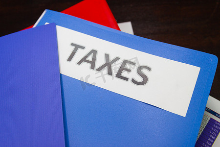 表格概念上的文件夹税务文件和纸质文件年税