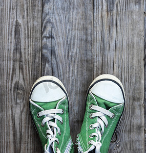 绿色经典摄影照片_双旧纺织绿色经典运动鞋