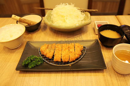 日本料理炸猪排饭