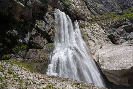 位于阿布哈兹共和国山区的 Geghsky 瀑布。