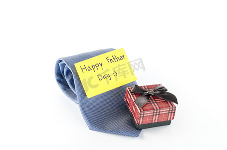 标签背景摄影照片_领带和礼品盒，带卡片标签，写上父亲节快乐的字