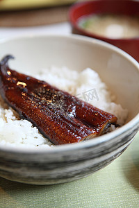 蒲烧鳗鱼摄影照片_日式蒲烧鳗鱼饭