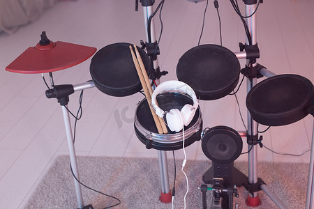 架子鼓摄影照片_乐器、爱好和音乐概念-电子架子鼓