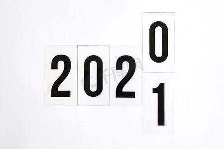 里字摄影照片_2020年变成2021年木箱里的字，白色背景概念新年快乐