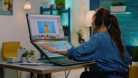 编辑软件摄影照片_修饰艺术家在触摸屏上使用编辑软件
