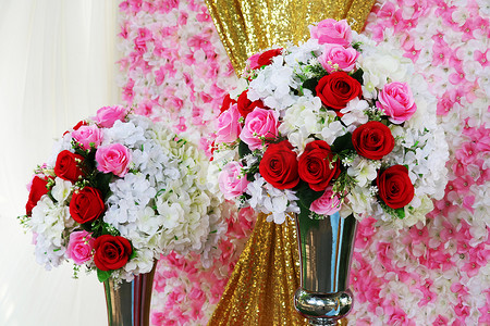精品贡菊茶摄影照片_红色和粉红色的玫瑰精品花装饰在婚礼和模糊 o