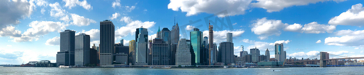 曼哈顿天际线全景，金融区和世界贸易中心，纽约，美国。