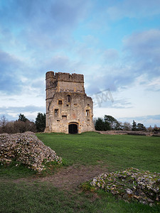 门门楼摄影照片_伯克郡纽伯里日落时的中世纪唐宁顿城堡遗址