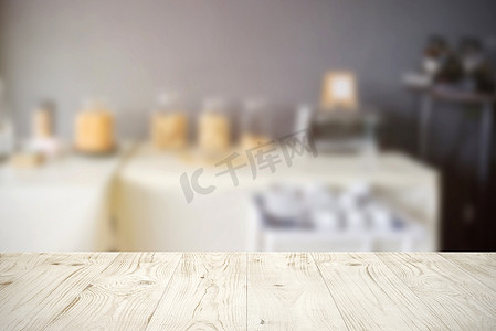 桌面横幅摄影照片_餐厅或 c 模糊摘要上的空木板桌面