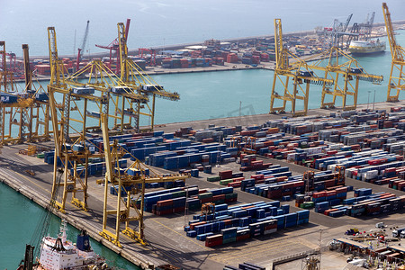码头货运摄影照片_巴塞罗那港货运码头