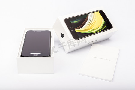 iphone表盘摄影照片_Apple 新款 iPhone SE 2020 的包装