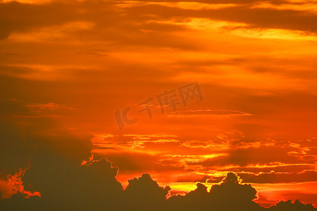 日落回到最后一道光 红色 橙色 天空 侧影 云