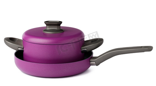 白色隔离的紫色煎锅和砂锅