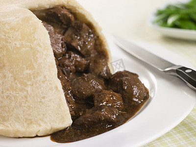 Steamed Steak and Kidney Pudding with Green Beans 英国菜,F