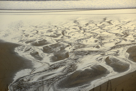 沙滩上的水纹