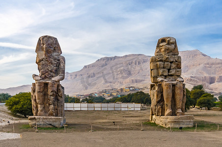 埃及卢克索门农巨像