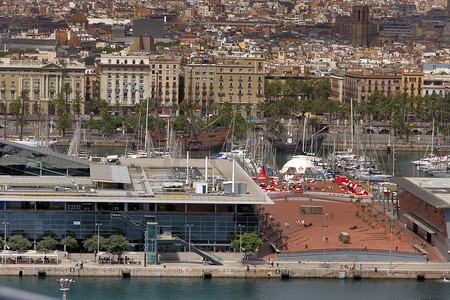 已知摄影照片_Rambla del Mar 巴塞罗那港口，西班牙。