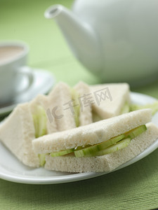 白面包黄瓜三明治配下午茶