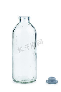 孤立在白色背景上的空透明玻璃瓶
