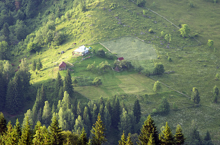 高原山地摄影照片_傍晚山地高原景观（喀尔巴阡山脉，乌克兰）