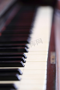 钢琴键和木纹