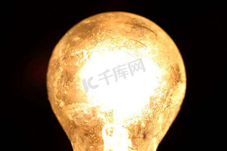 球形灯旧（选择性聚焦），为创意积极的概念设计传达明亮的照明