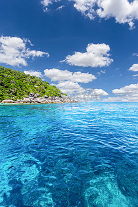 安达曼海和斯米兰群岛、攀牙、泰国的绿松石水域，