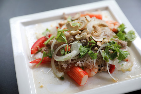 玻璃面辣沙拉，泰国菜