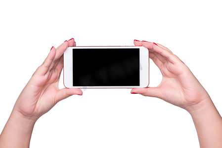 拿着水平的女性手有黑屏的黑智能手机，隔绝在白色背景。