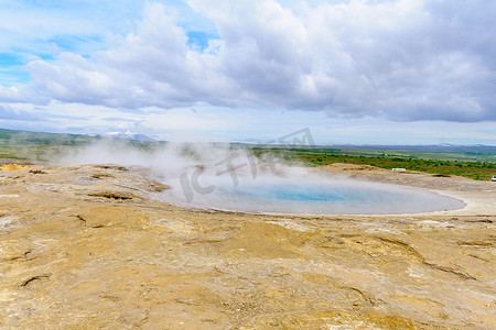 geysir摄影照片_Geysir 间歇泉的热水池