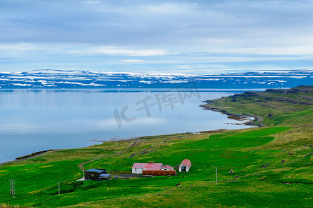 农村风景摄影照片_Mjoifjordur 峡湾沿岸的乡村和风景