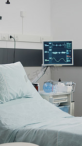医院病房配备病床和心率监测器