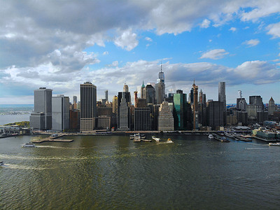 曼哈顿天际线，金融区和世界贸易中心，纽约，美国。