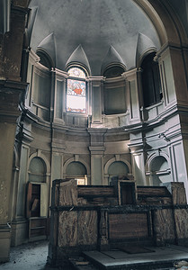 废弃的教堂。