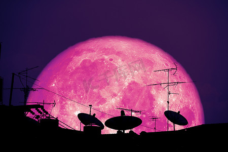 完整的草莓月亮行星背面剪影卫星天线